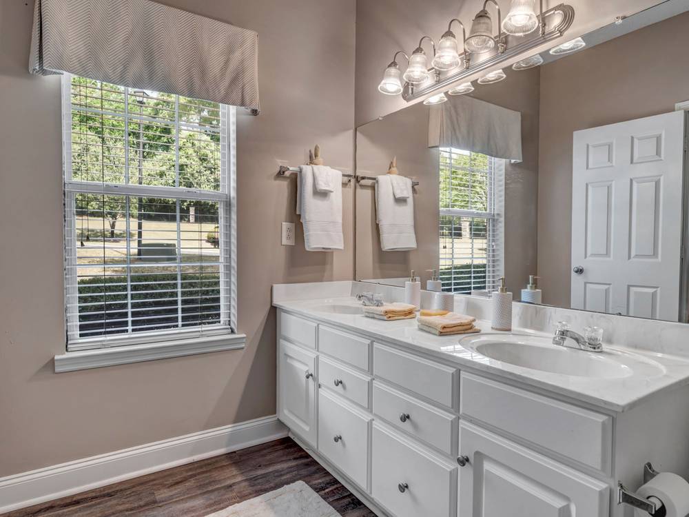 Adrian on Riverside, Apartments for Rent in Macon, GA