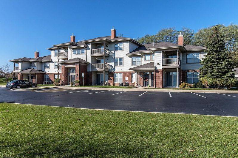 Woodlake Apartments, Apartments for Rent in Gurnee, IL